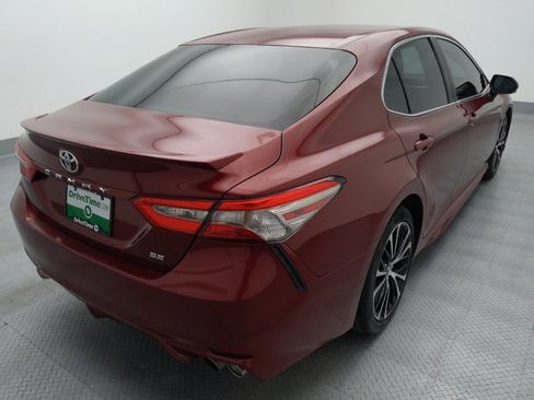 Used 2018 Toyota Camry SE w/ Moonroof Package image 9