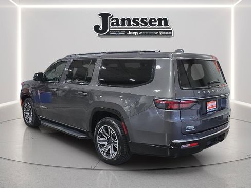 Used 2023 Jeep Wagoneer L Series II image 3