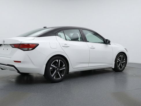 Used 2025 Nissan Sentra SV image 9