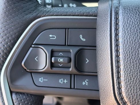 Used 2025 Toyota Tacoma SR5 AWD/4WD image 10