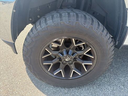 Used 2022 RAM 2500 Tradesman w/ Chrome Appearance Group image 11