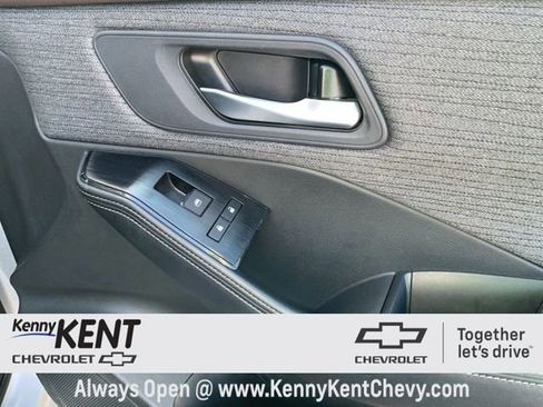 Used 2023 Nissan Rogue SV image 15