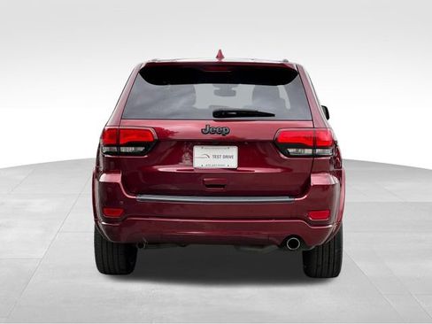 Used 2019 Jeep Grand Cherokee Altitude RWD image 4