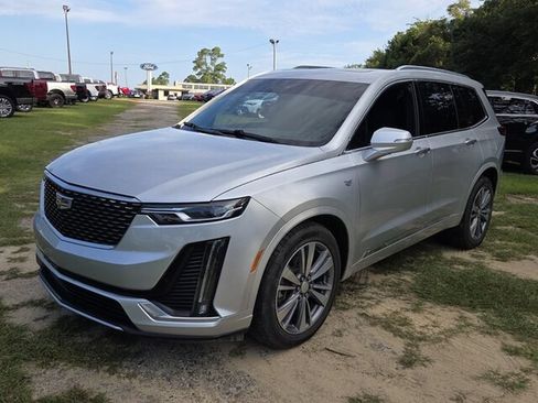 Used 2020 Cadillac XT6 Premium Luxury FWD image 4