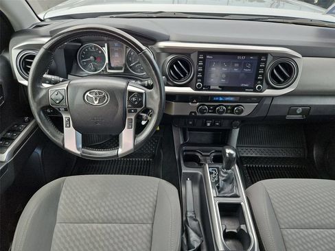 Used 2022 Toyota Tacoma SR5 RWD image 11