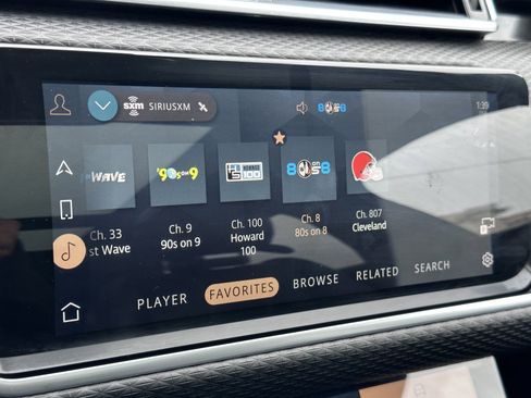 Used 2022 Land Rover Range Rover Velar R-Dynamic S image 21