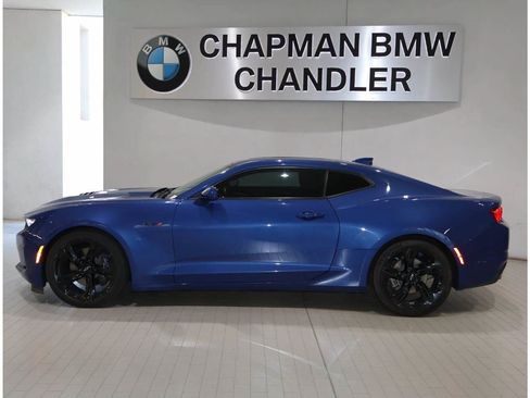 Used 2021 Chevrolet Camaro LT w/ Technology Package RWD image 3