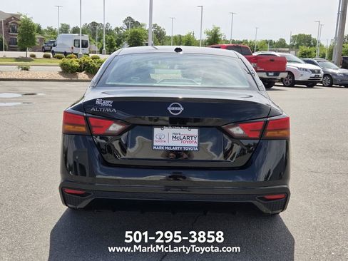 Used 2025 Nissan Altima 2.5 SV FWD image 4