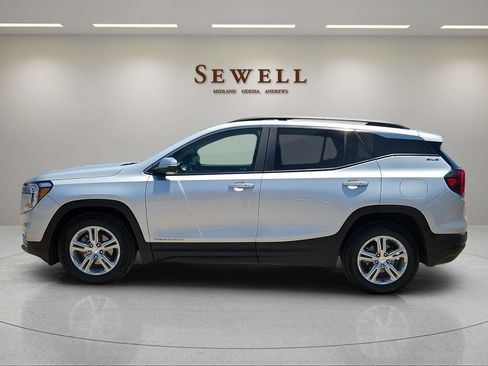Used 2022 GMC Terrain SLE w/ Driver Convenience Package FWD image 2