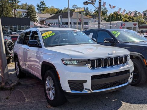 Used 2024 Jeep Grand Cherokee L Laredo image 4