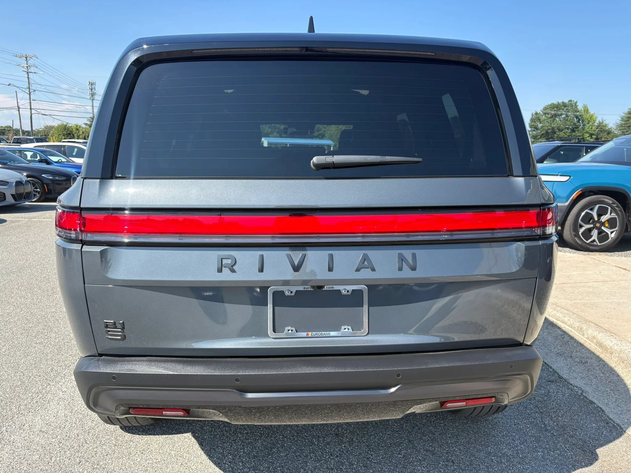 Used 2025 Rivian R1S Adventure Dual AWD/4WD image 4