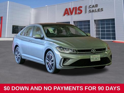 Used 2025 Volkswagen Jetta SE FWD image 3