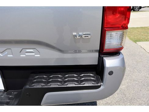 Used 2017 Toyota Tacoma TRD Sport w/ Premium & Technology Package RWD image 50