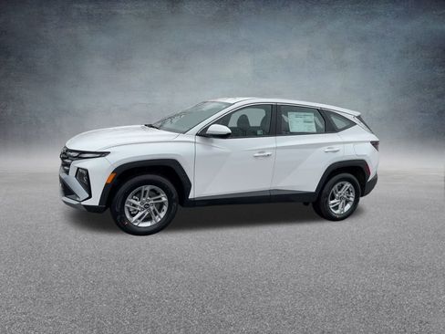 Used 2025 Hyundai Tucson SE image 10