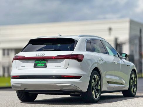 Used 2022 Audi e-tron Premium AWD/4WD image 11
