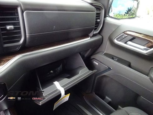 New 2026 GMC Sierra 1500 Elevation image 29