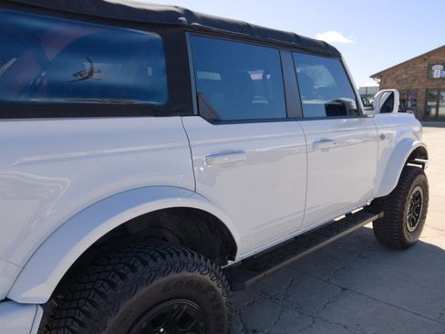 Used 2022 Ford Bronco Wildtrak image 9