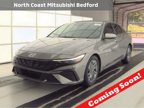 Used 2024 Hyundai Elantra SEL FWD image 1