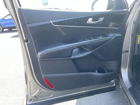 Used 2017 Kia Sorento AWD image 19