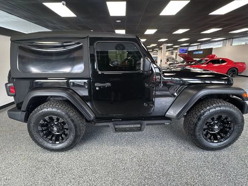 Used 2019 Jeep Wrangler Sport AWD/4WD image 6