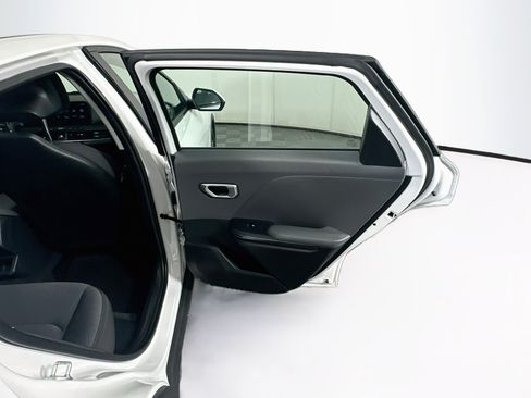 Used 2025 Kia K4 FWD image 28