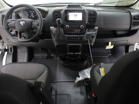 Used 2025 RAM ProMaster 2500 w/ Convenience Group image 9