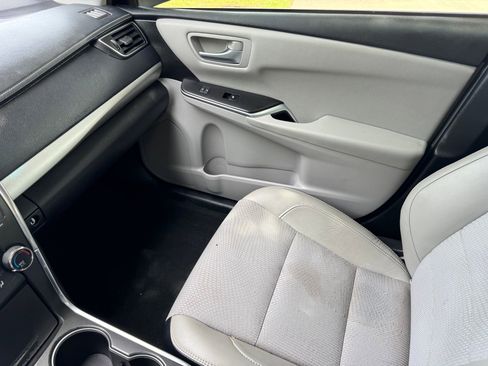Used 2017 Toyota Camry SE FWD image 28