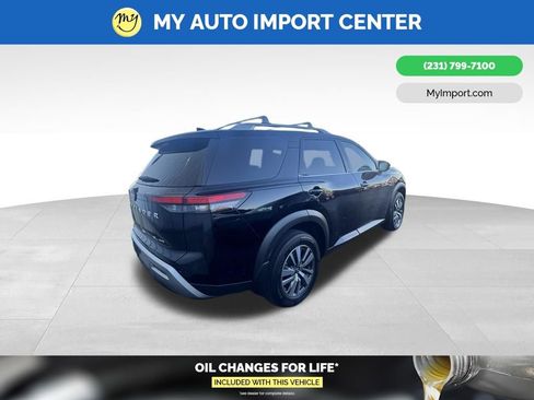 Used 2024 Nissan Pathfinder SL AWD/4WD image 5