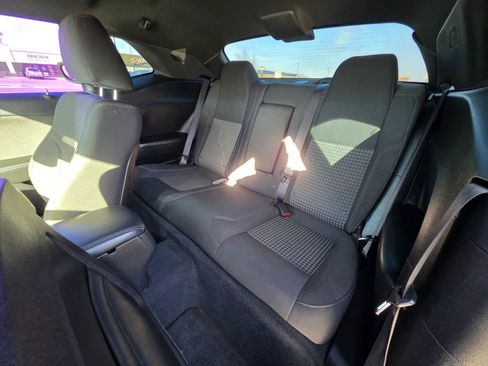 Used 2019 Dodge Challenger SXT image 9