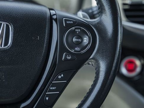 Used 2017 Honda Pilot Touring image 29