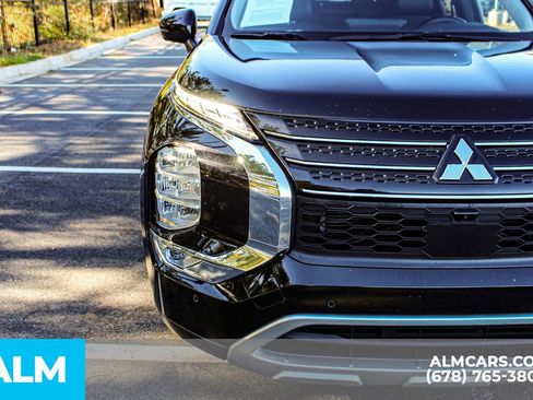 Used 2024 Mitsubishi Outlander SE image 11