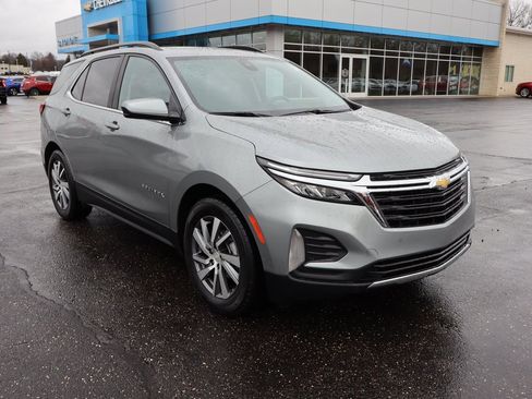 Used 2023 Chevrolet Equinox LT image 2