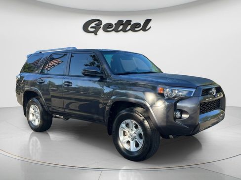 Used 2018 Toyota 4Runner SR5 AWD/4WD image 3