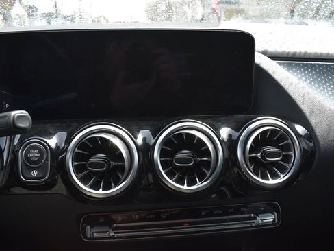 Used 2025 Mercedes-Benz GLA 250 image 19