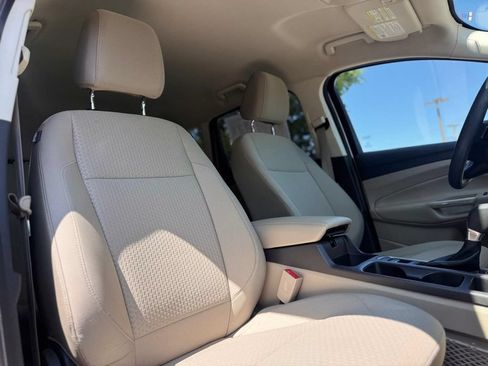 Used 2017 Ford Escape SE w/ SE Cold Weather Package AWD/4WD image 30