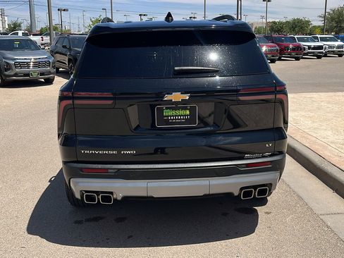 Used 2024 Chevrolet Traverse LT w/ Trailering Package AWD/4WD image 7