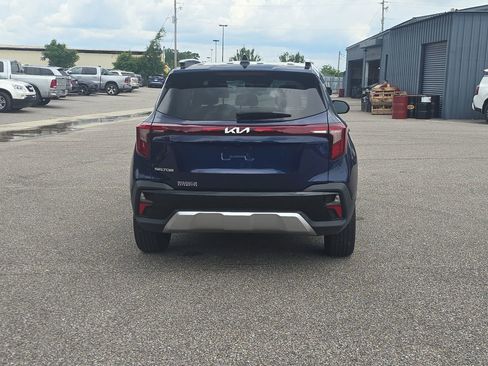 Used 2024 Kia Seltos EX FWD image 8