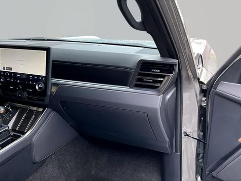 Used 2025 Lexus GX 550 w/ Accessory Package (2T) AWD/4WD image 19