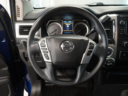 Used 2019 Nissan Titan SV AWD/4WD image 14