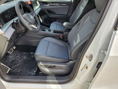 New 2026 Volkswagen Tiguan SE R-Line AWD/4WD image 11