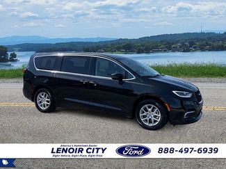 Used 2023 Chrysler Pacifica Touring-L FWD video 1