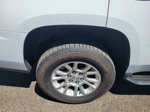 Used 2017 GMC Yukon SLT AWD/4WD image 10
