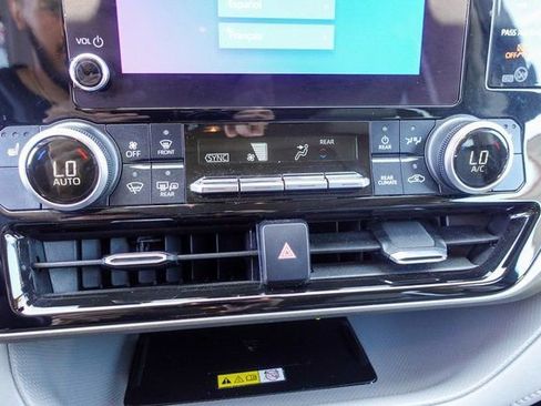 Certified 2023 Toyota Highlander XLE image 27