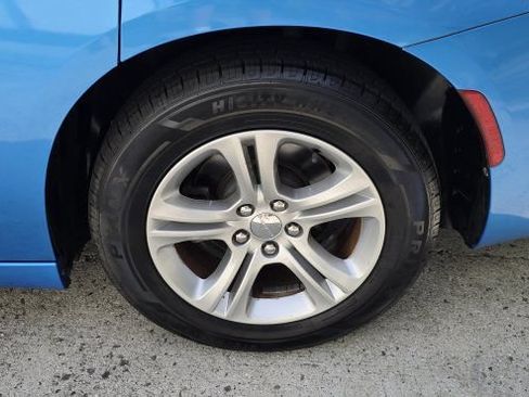 Used 2019 Dodge Charger SXT RWD image 10