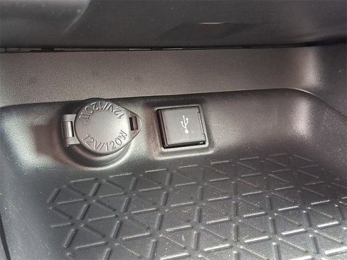 Used 2022 Toyota RAV4 XLE image 24