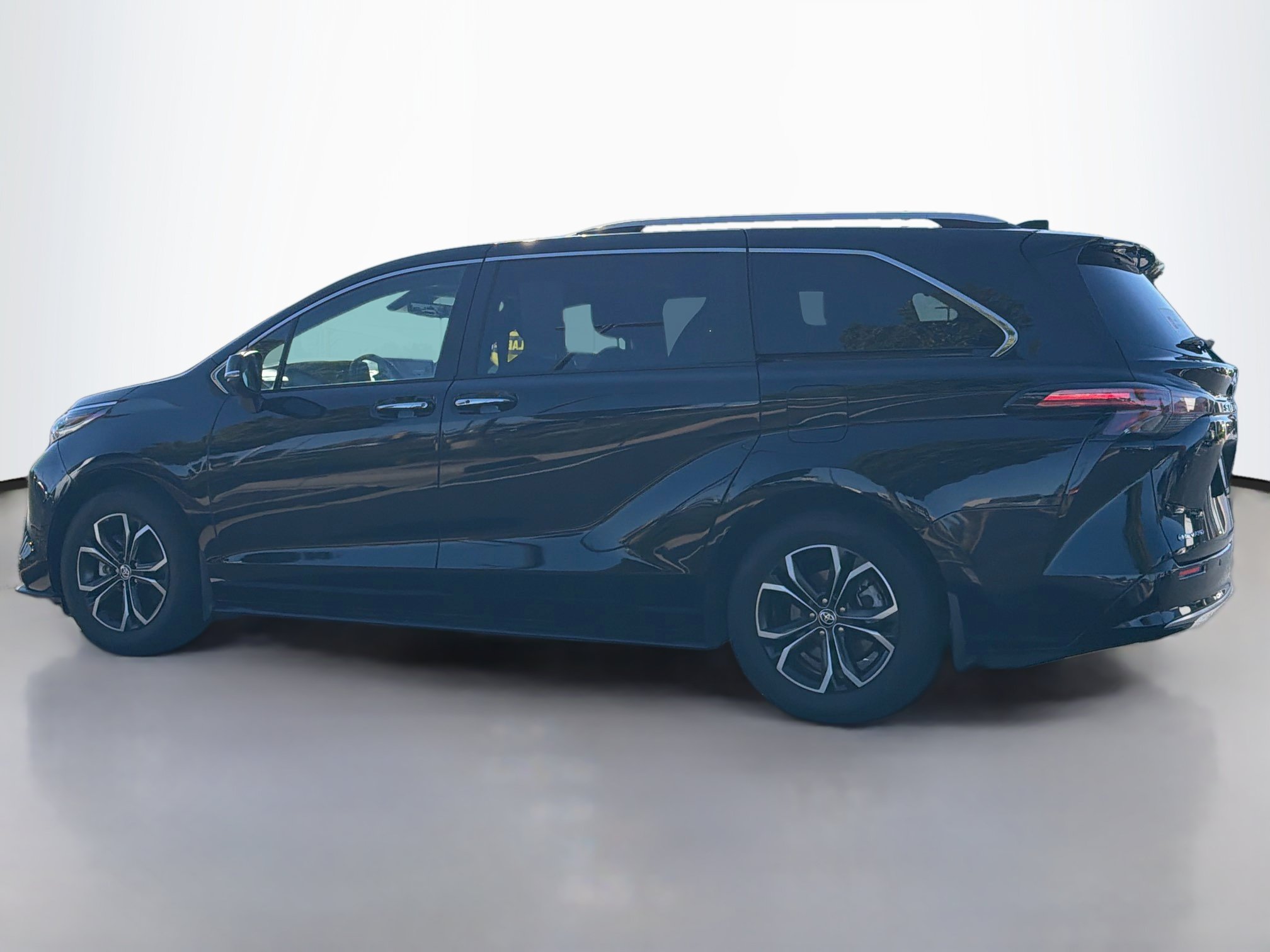 Certified 2026 Toyota Sienna Platinum AWD/4WD image 4