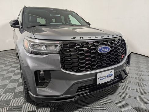 Certified 2025 Ford Explorer ST RWD image 3