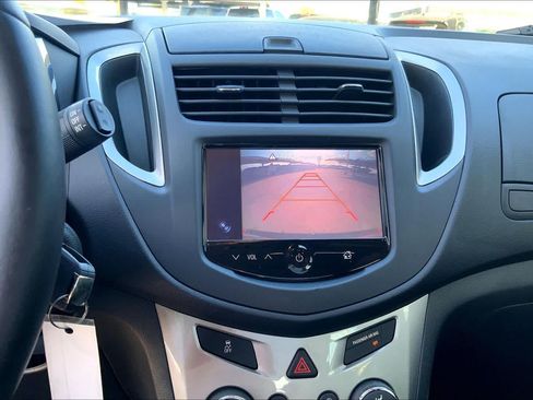 Used 2016 Chevrolet Trax LT w/ LT Sun and Sound Package FWD image 30