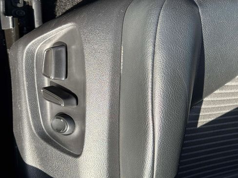 Used 2021 Toyota Camry SE image 19