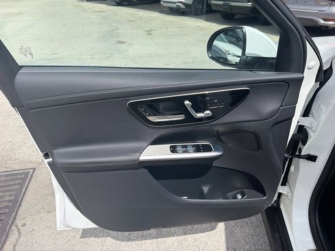 Used 2024 Mercedes-Benz GLC 300 4MATIC image 14